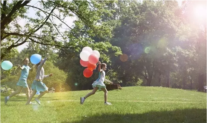 孩子們的童年究竟能有多美？何必想象，點擊即享！